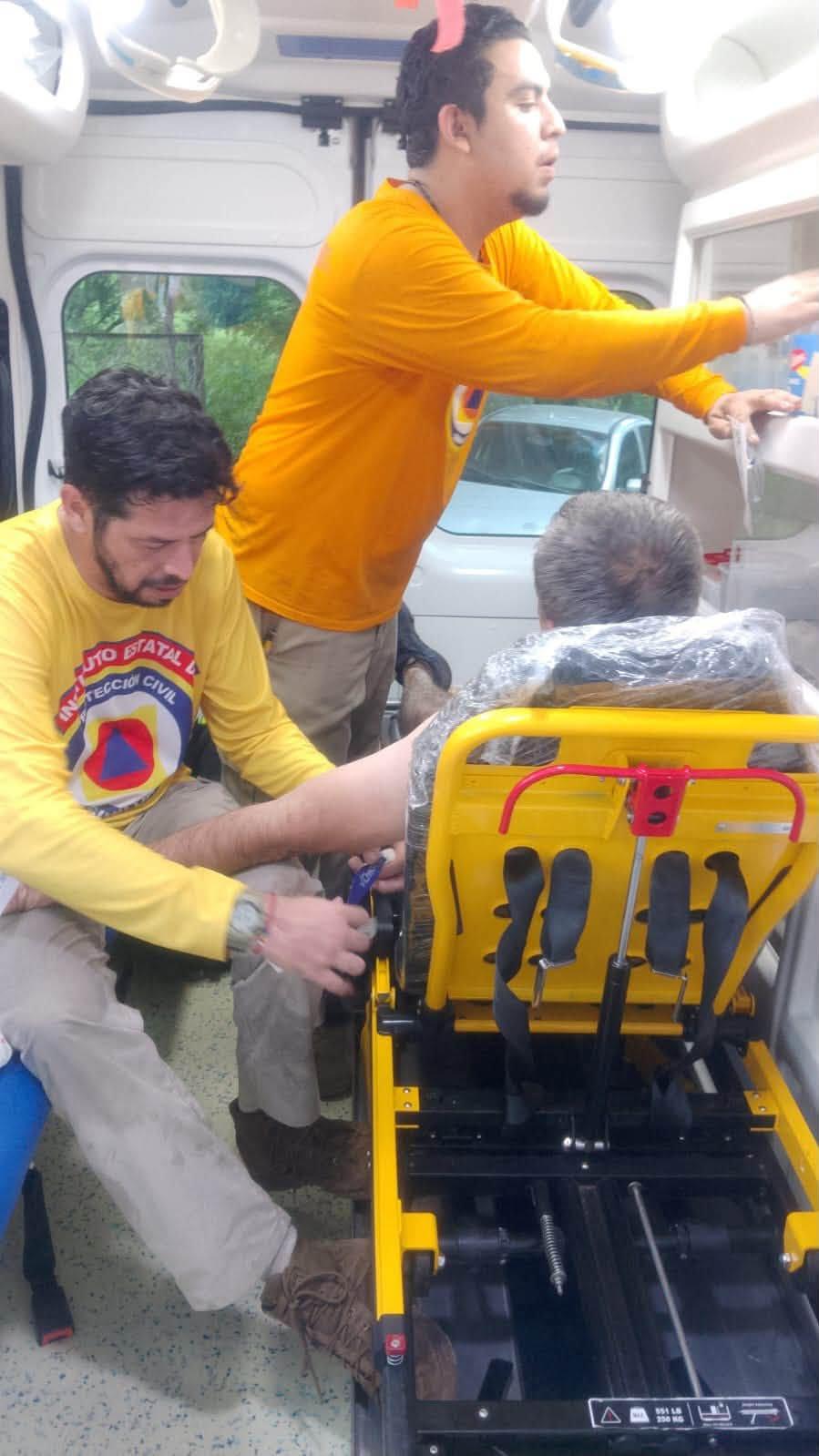 $!Rescata PC a tres senderistas y una perrita en el Cerro de la Virgen, en Culiacán