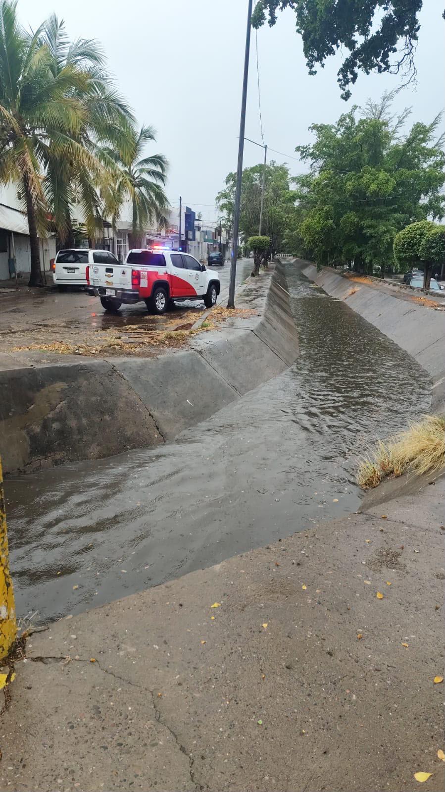 $!Reportan saldo blanco tras lluvias en Culiacán; Protección Civil atiende incidentes menores