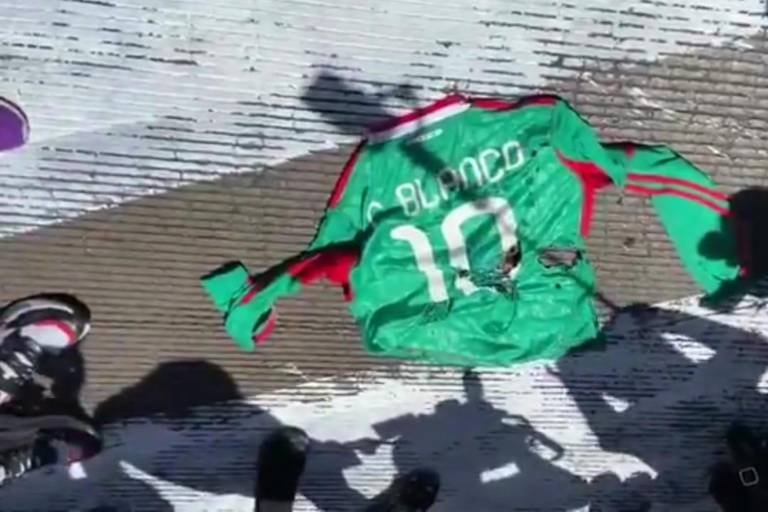 Marchan contra Cuauhtémoc Blanco en CDMX; piden quitarle el fuero; él va a ver la UFC