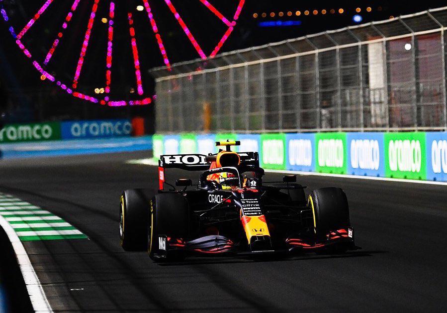 $!Checo Pérez saldrá quinto en GP de Arabia Saudita; Hamilton se lleva la pole