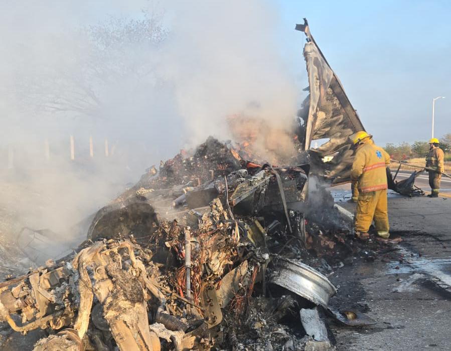 $!Choque de tráileres en la autopista deja una unidad siniestrada en Rosario