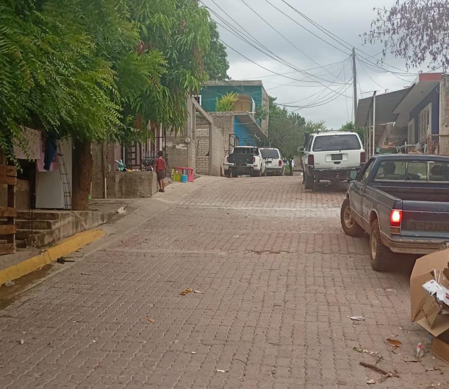 $!Tras regreso de energía eléctrica, vecinos de Rosario continúan sin luz; piden una solución autoridades y CFE