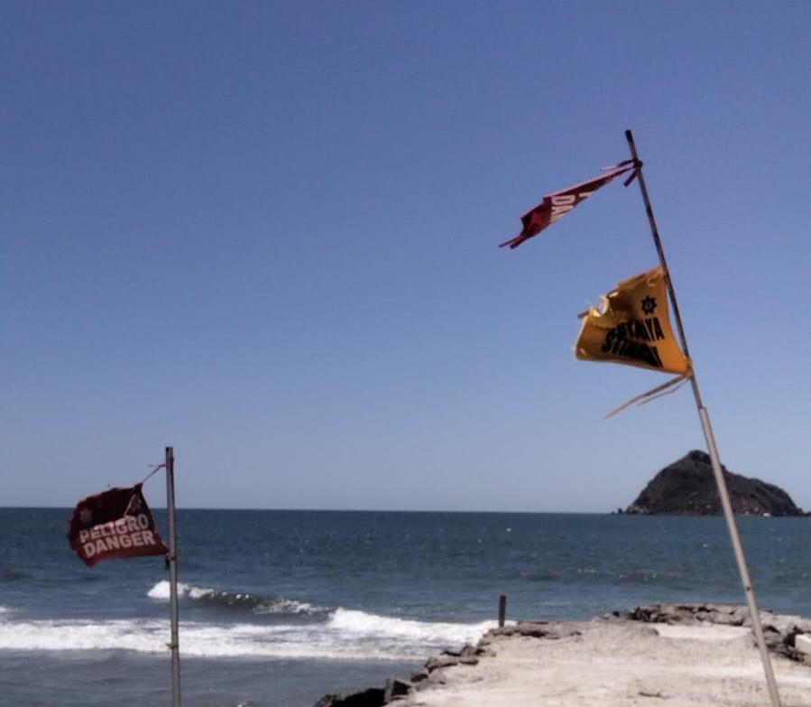$!Prevalece alerta preventiva en playas de Mazatlán por condiciones climáticas