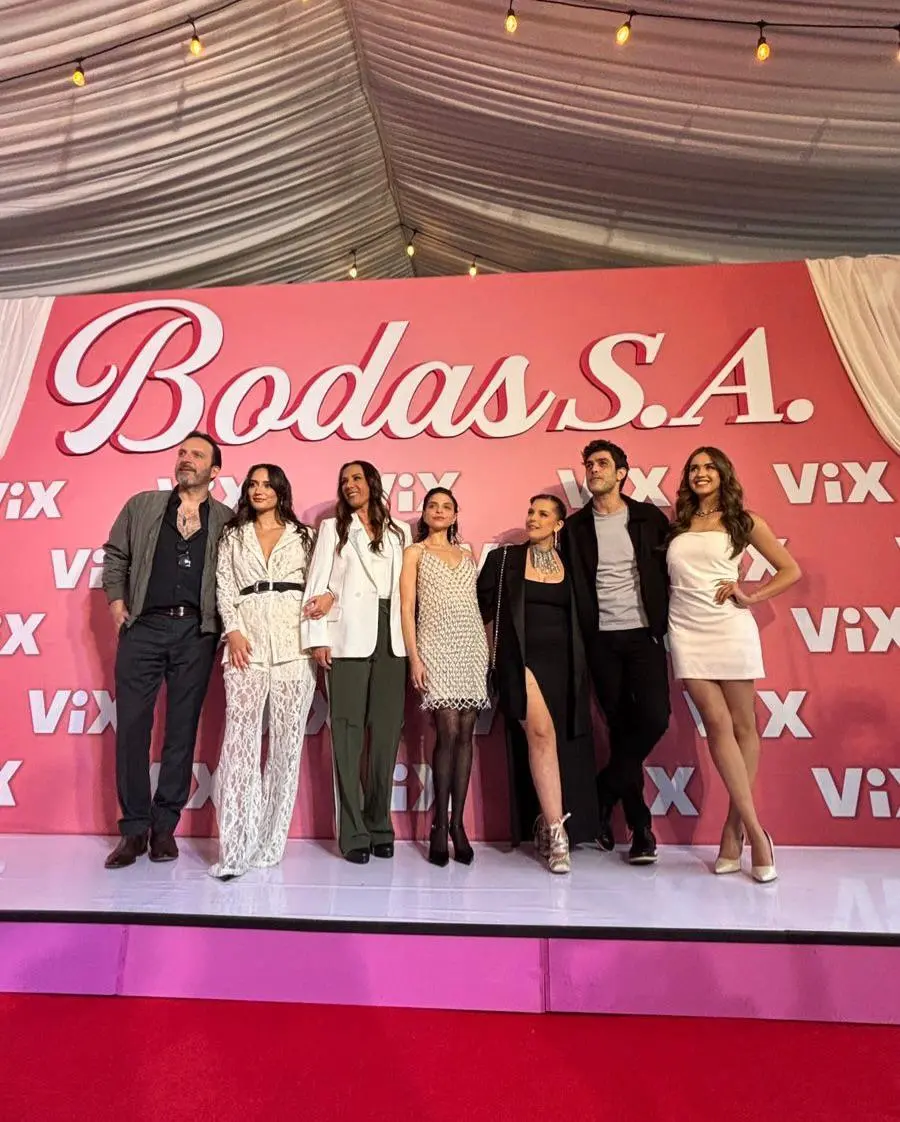 $!Renata, junto al elenco de la serie que arranca este 13 de febrero por ViX.