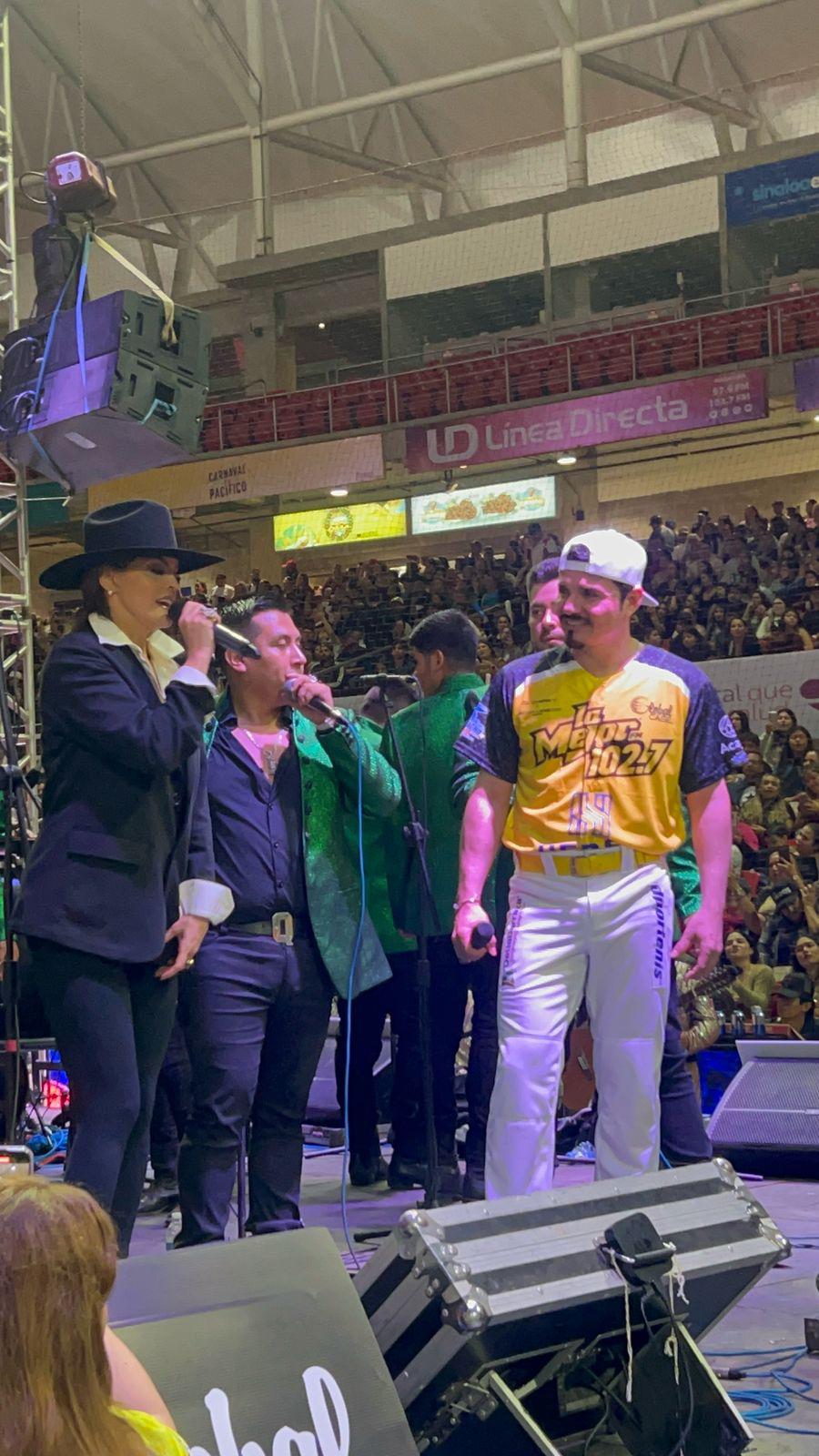 $!Ana Bárbara fue la invitada especial y cantó junto al compositor Horacio Palencia.