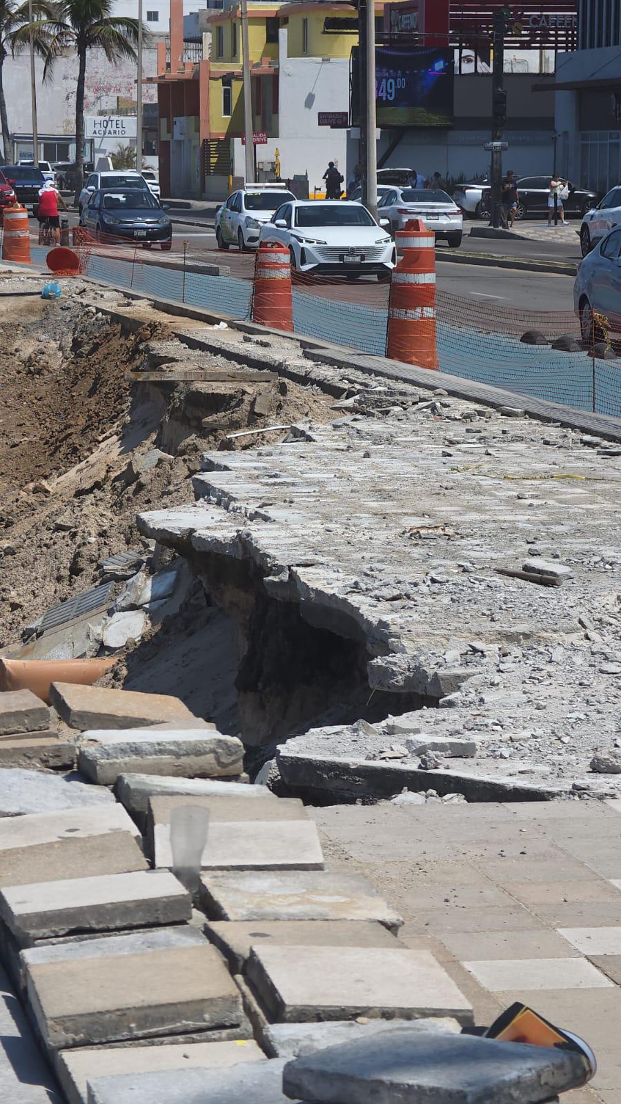 $!Rehabilitación del socavón en el malecón de Mazatlán continúa en etapa de estudios; aún no definen inversión
