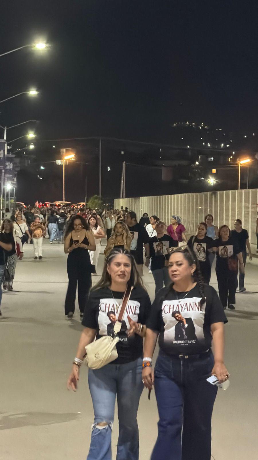 $!Fans abarrotan El Encanto para ver a Chayanne en Mazatlán