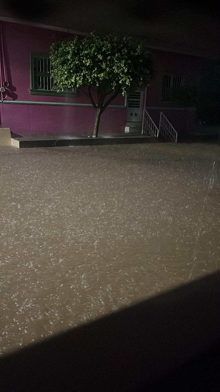 $!Quedan bajo el agua en la colonia Jesús García, en Mazatlán; piden apoyo del Gobierno