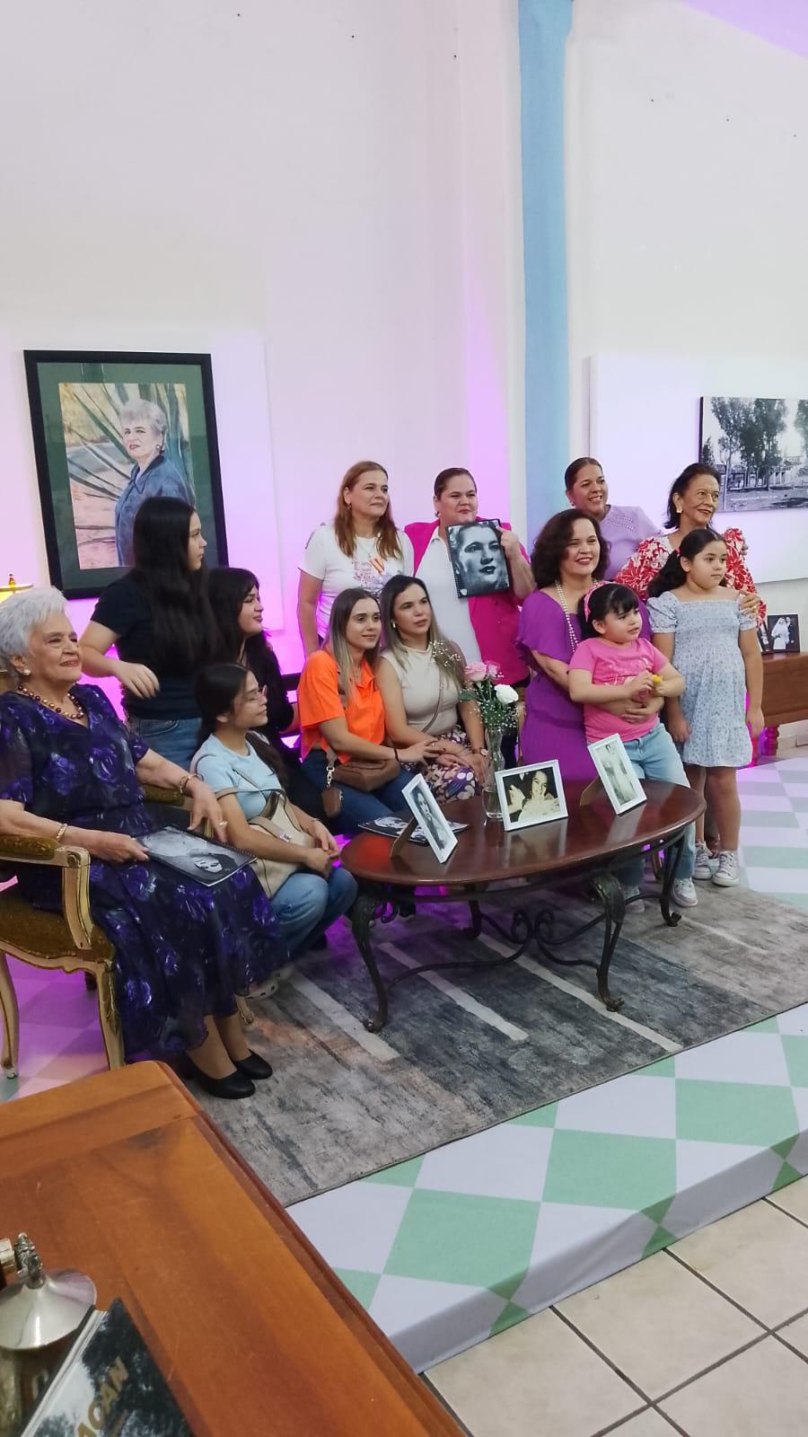 $!Las mujeres de la familia Montaño, Martínez Montaño, Armenta Martínez, Montaño Rivera, Martínez Castro, Martínez Linares.