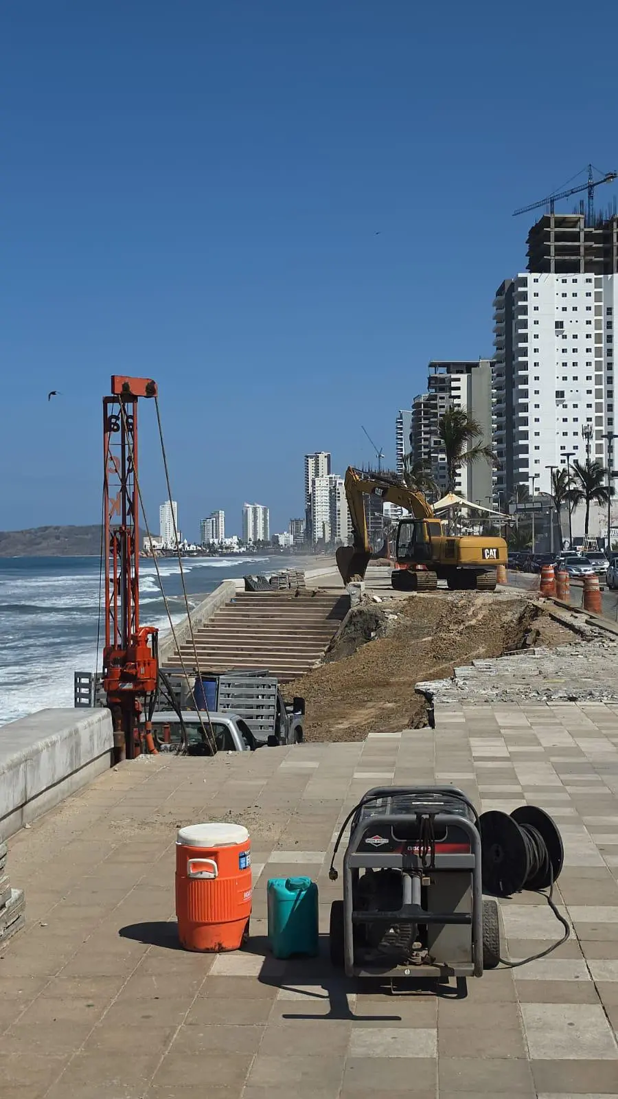 $!Realizan estudio de mecánica de suelos en socavón del malecón de Mazatlán