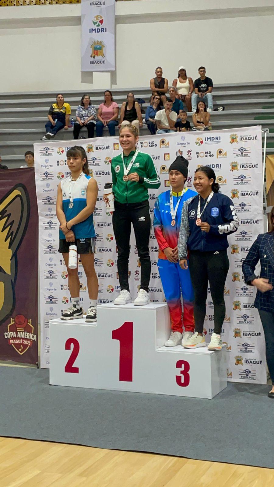 $!La mazatleca, Esmeralda Patiño, se cuelga el oro en la Copa América de Boxeo