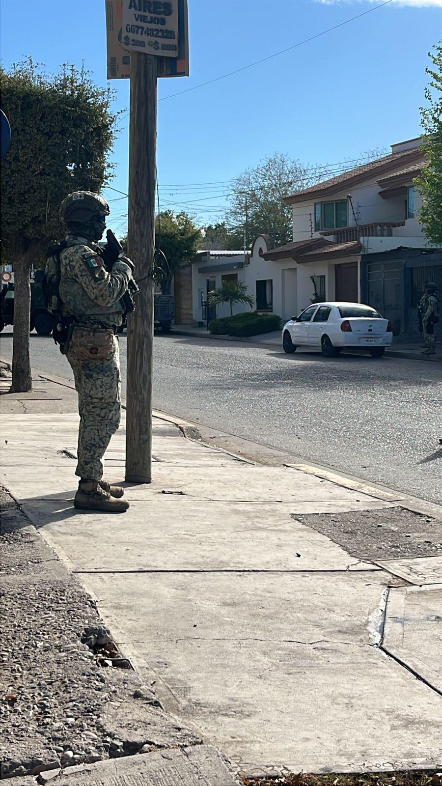 $!Balean fachada de una casa en la Colonia 21 de Marzo, en Culiacán; solo hay daños materiales