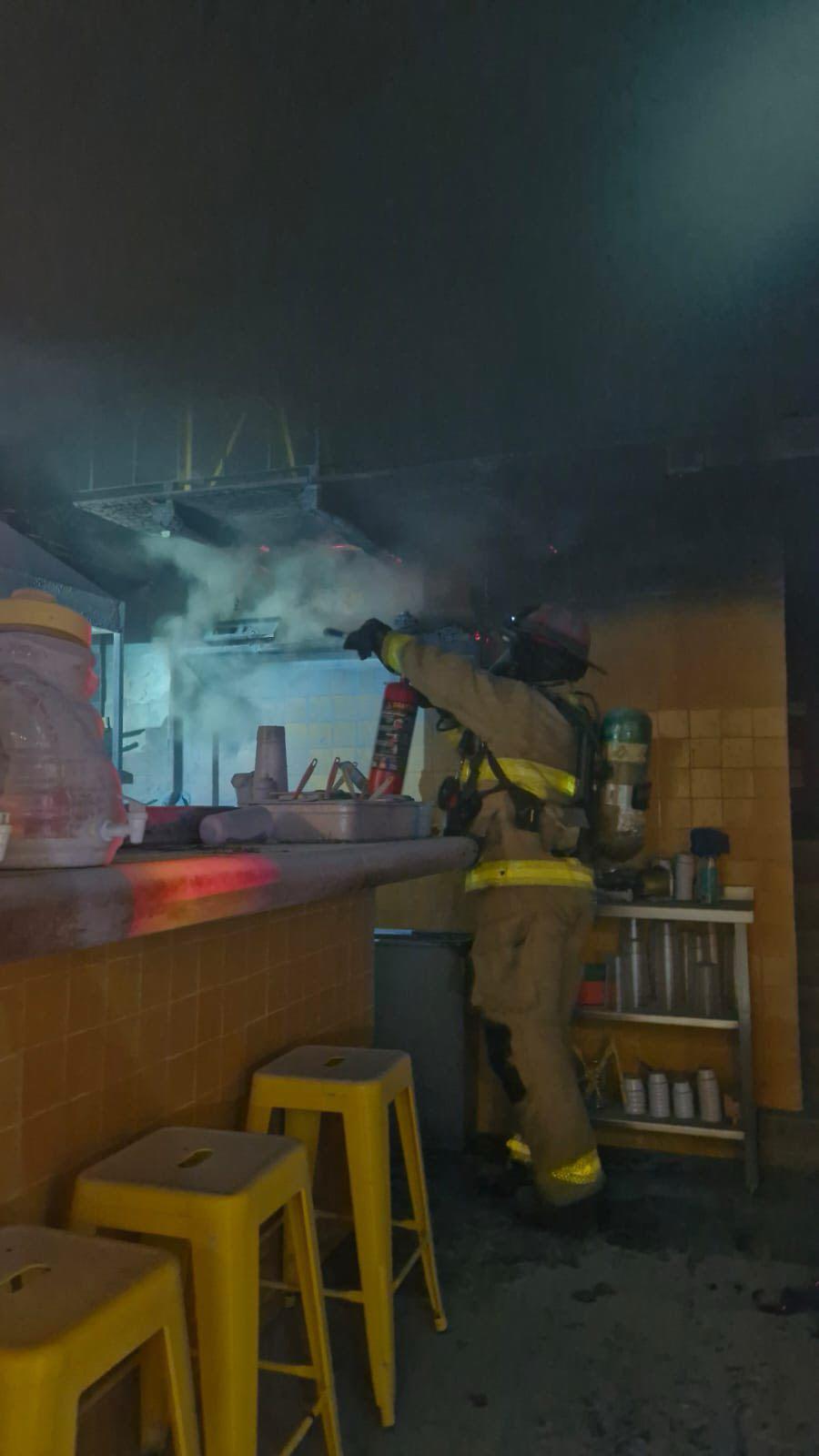 $!Llama Bomberos de Mazatlán a evitar carga de tanques domésticos en estaciones de carburación