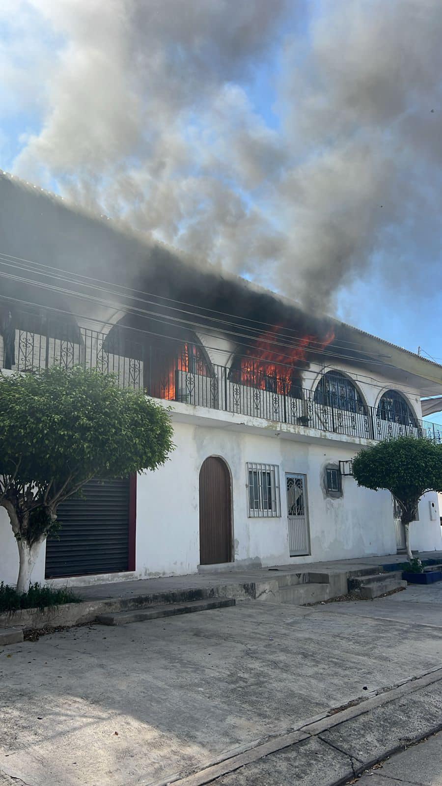 Se incendia el segundo piso de vivienda en Fraccionamiento San Ángel ...