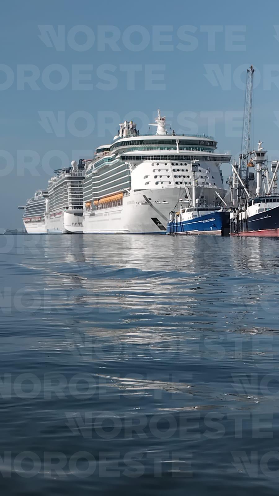 $!Coinciden en Mazatlán tres cruceros turístico