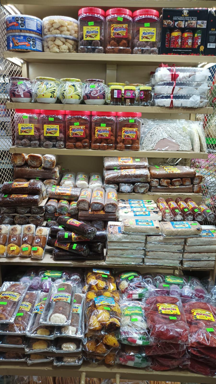 $!Se llenan mercados y comercios ambulantes de dulces navideños