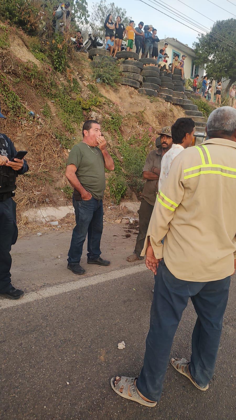 $!Adulto mayor resulta lesionado en choque entre camioneta y bicicleta en Rosario