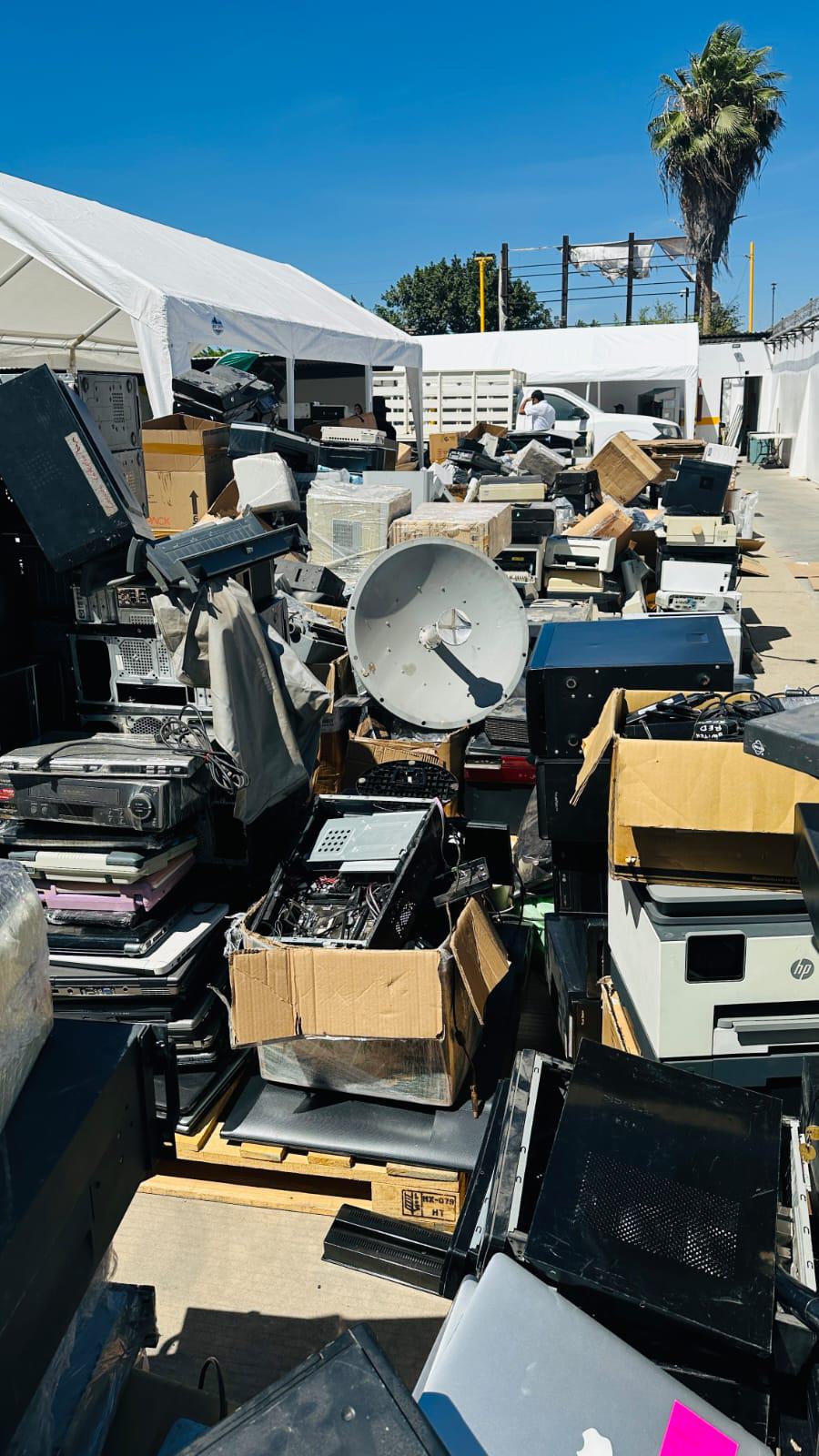 $!Ponen en marcha en Mazatlán el Reciclón Electrónico