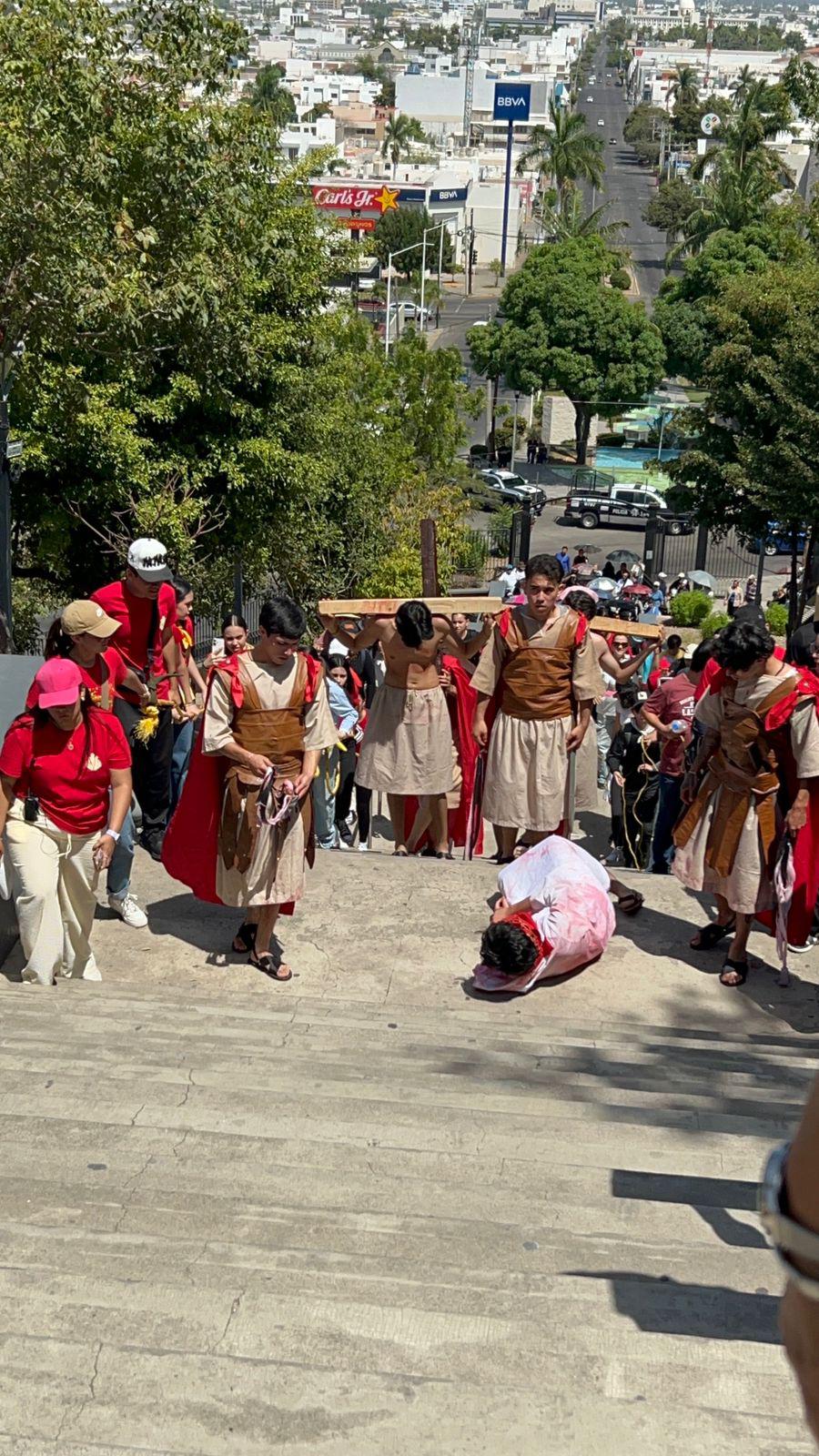 $!Culiacán revive el Viacrucis con representación juvenil