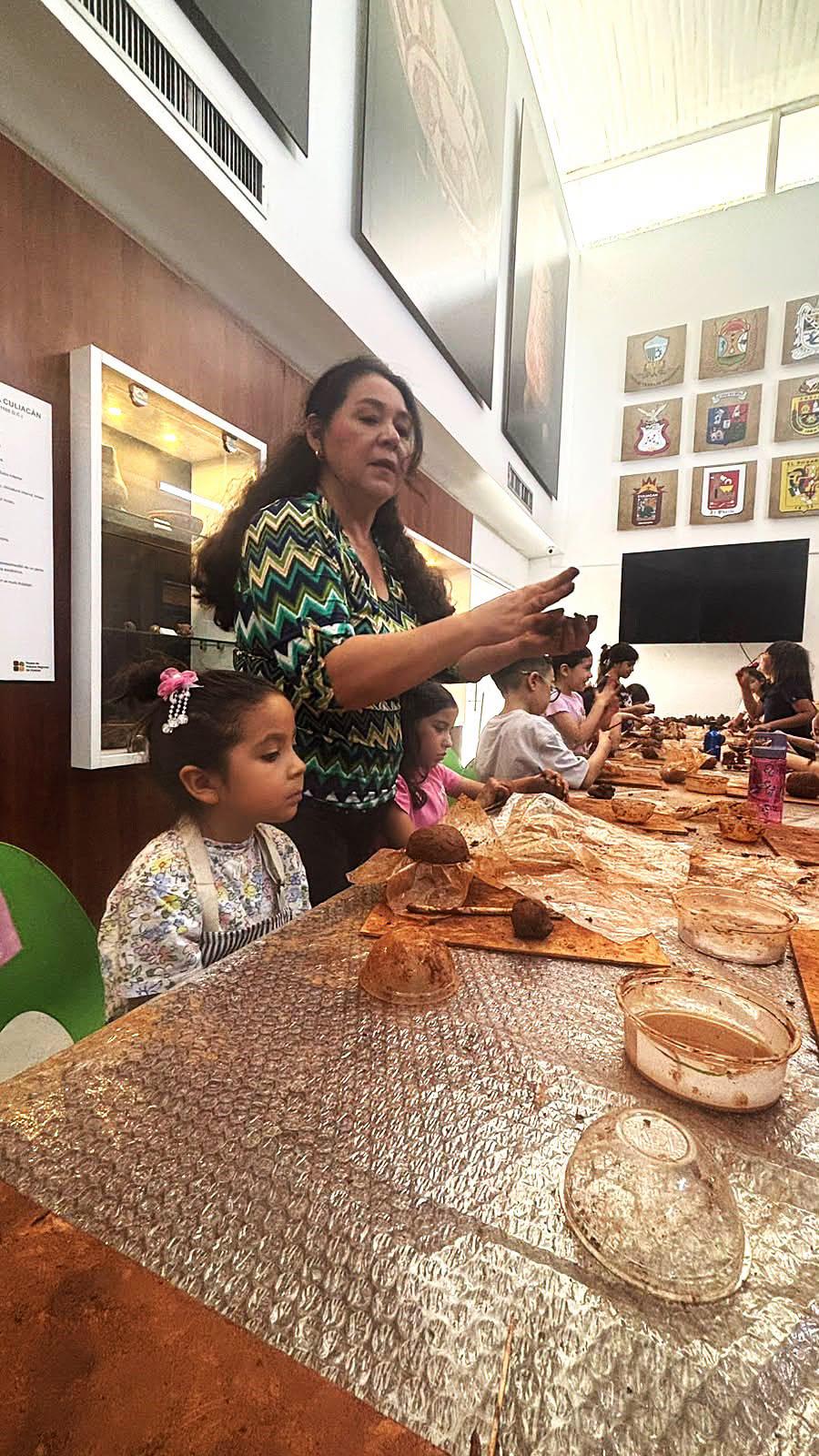 $!El curso de verano ‘Manitas de barro’ estuvo a cargo de Isabel Ortiz.