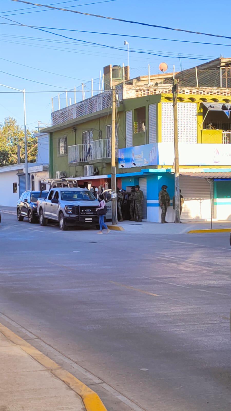 $!Realiza la Marina operativo y decomiso de maquinitas tragamonedas en la Colonia Juárez, en Mazatlán