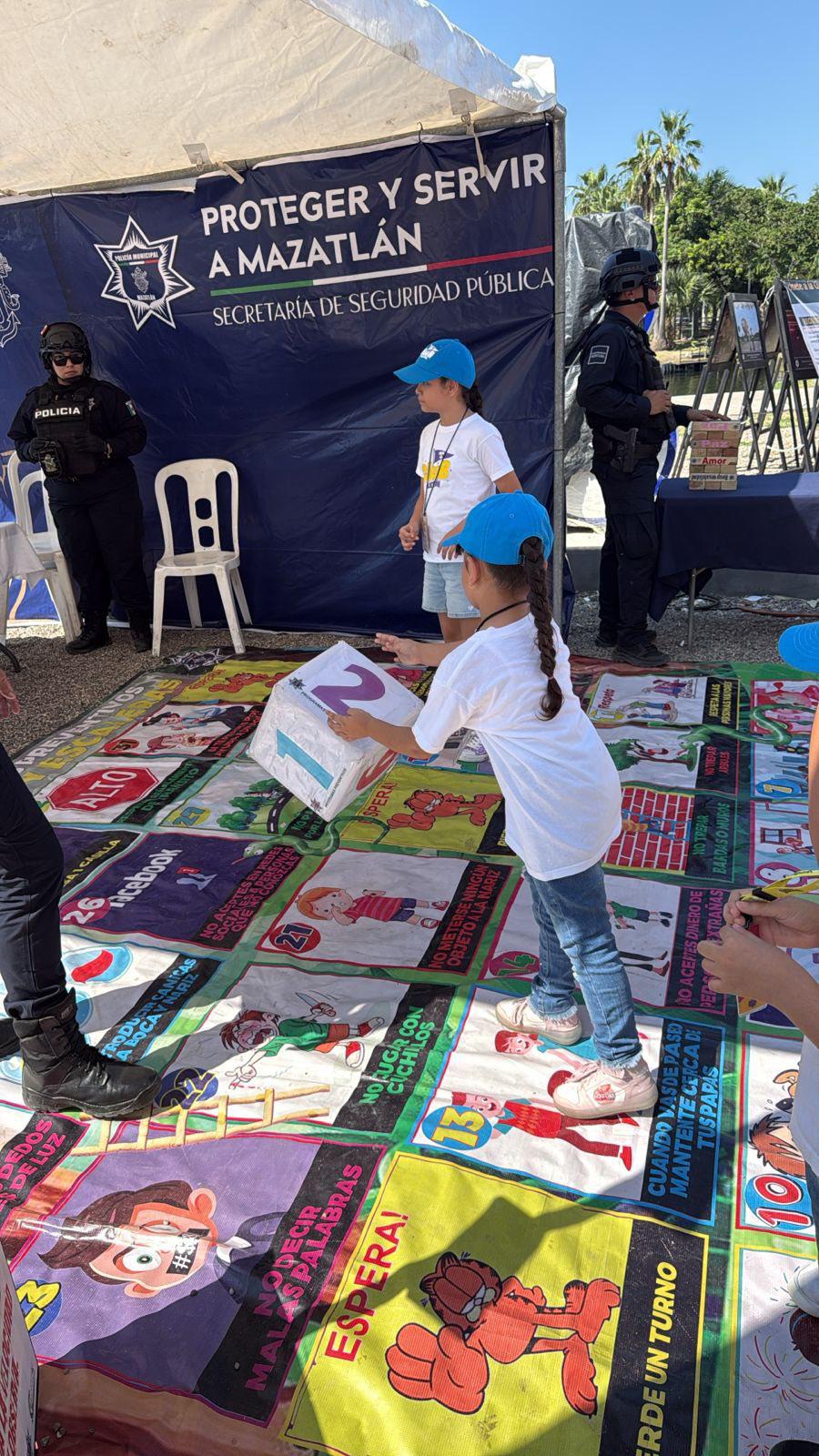 $!Feria de Profesiones de Club Teletón en Mazatlán acerca a niñas y niños a vocaciones