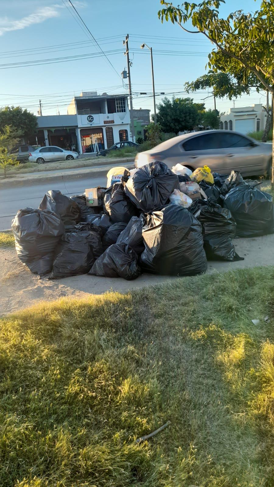 $!Cumple la basura en Mazatlán una semana en las calles y enfurece a colonos la falta de atención de Servicios Públicos Municipales