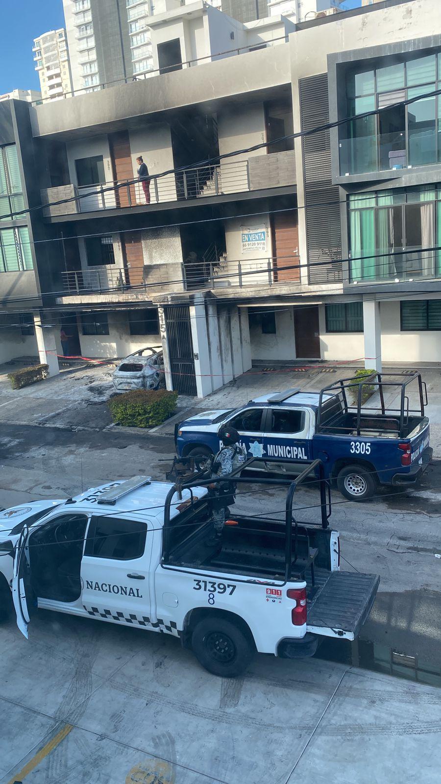 $!Incendio en el fraccionamiento Gaviotas deja 27 personas evacuadas en Mazatlán