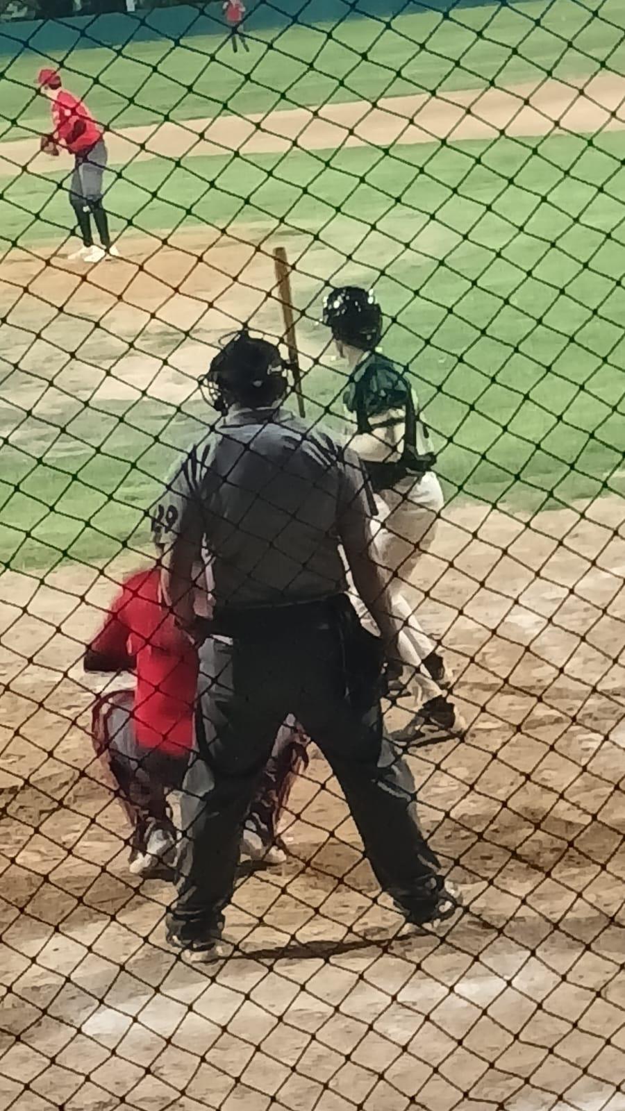 $!Gana Cañeros de El Roble por 10-7 a Pollería Catalina con jonrón casa llena de Manuel ‘El Many’ Gónzalez
