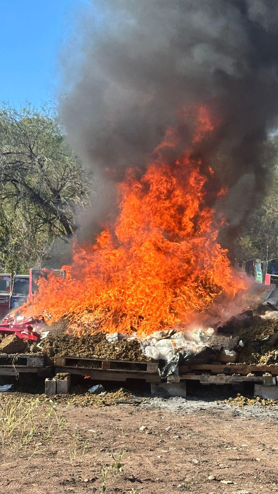 $!Destruyen casi dos toneladas de drogas en Culiacán