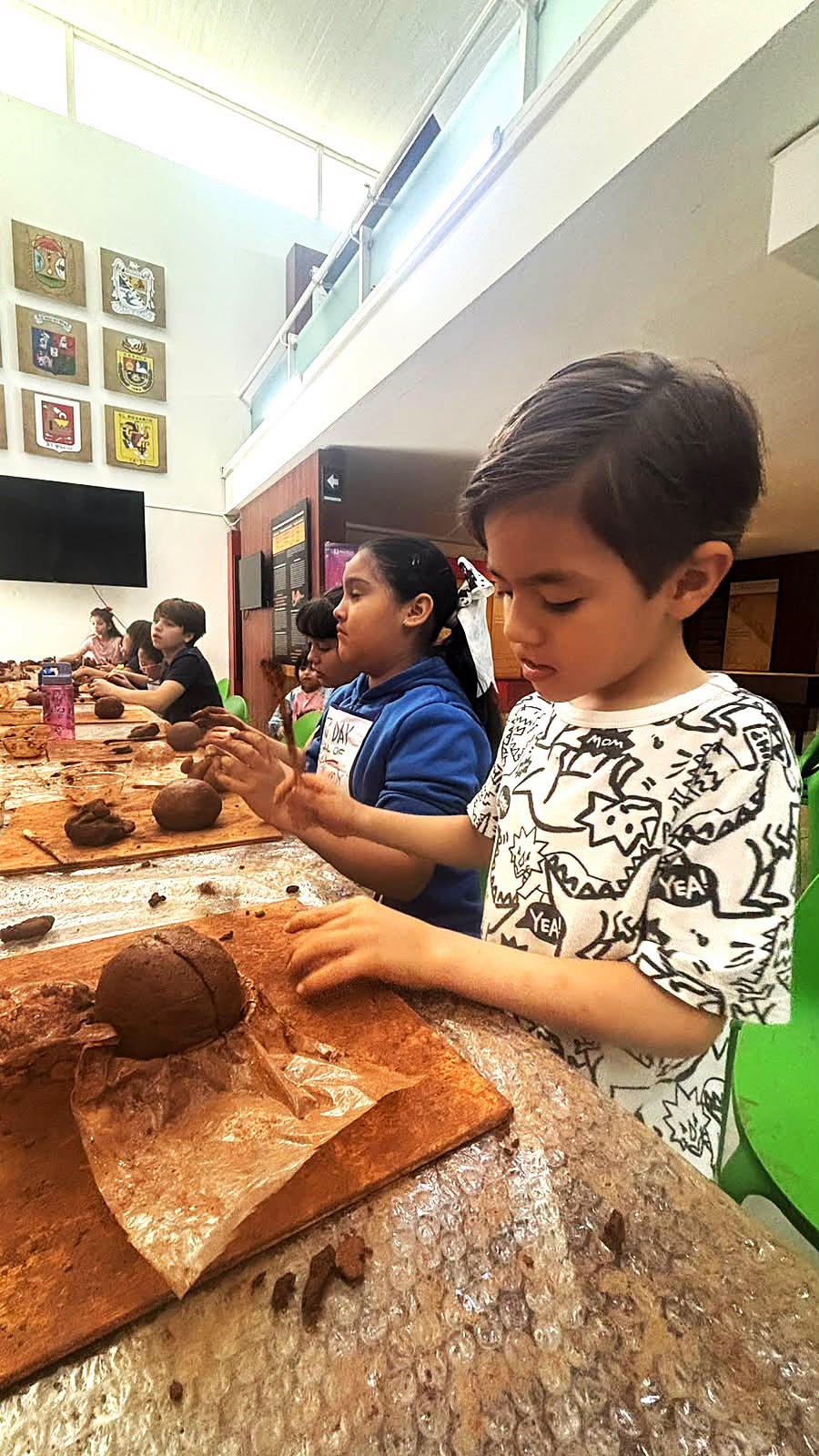 $!Los niños disfrutaron intensamente del trabajo elaborado con sus propias manos.