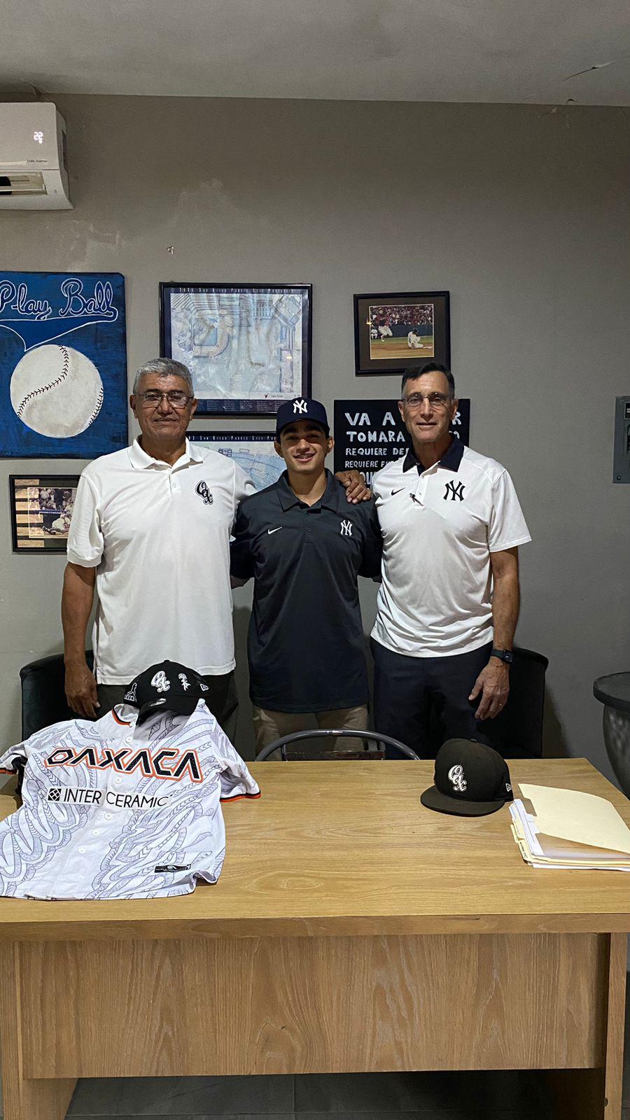 $!Mazatleco Isael Arias es firmado por los Yanquis de Nueva York