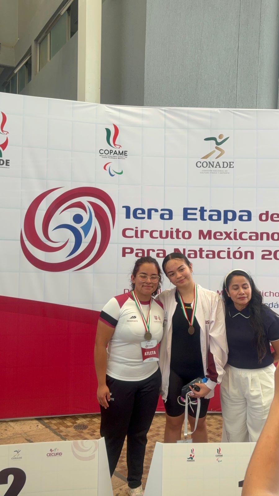 $!Capturan mazatlecos 13 medallas en el Circuito Mexicano de Paranatación