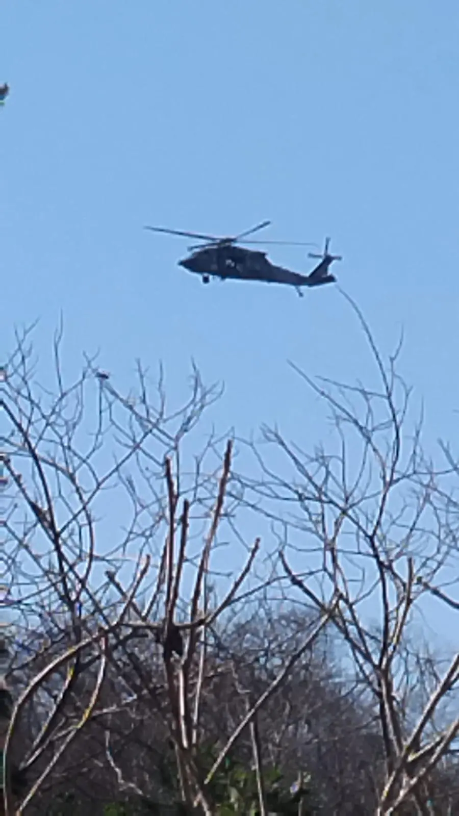 $!Con helicóptero de la Marina buscan a periodista extraviado cerca de mina de Rosario