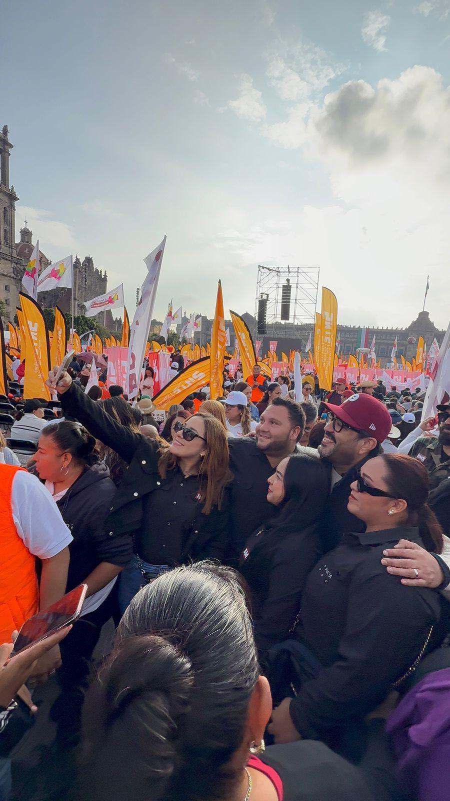 $!Alcalde de Culiacán marcha en CDMX en apoyo a Sheinbaum