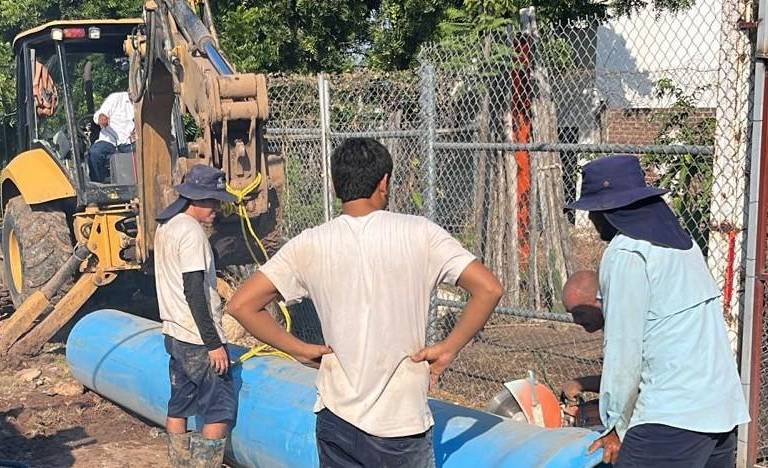 Ruptura de tubería deja sin agua a colonias del sur poniente de Culiacán