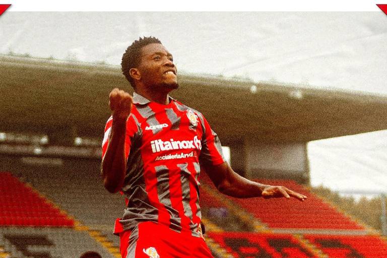 Johan Vásquez y Cremonese avanzan a octavos de final de la Coppa Italia