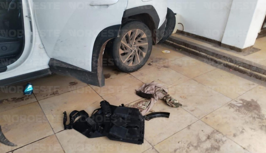 $!Detienen a dos hombres en Culiacán tras cateo; aseguran armas y vehículo robado