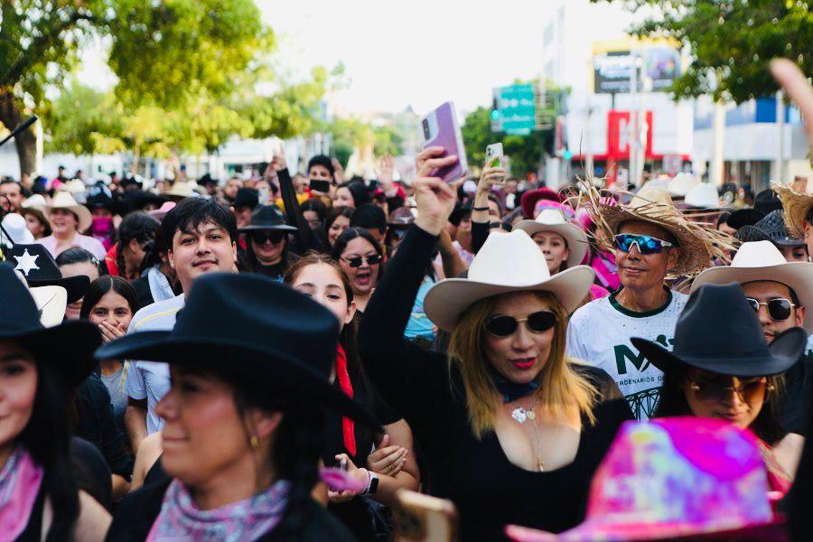 $!VaqueRun reúne a familias y jóvenes en una tarde de deporte, música y diversión en Culiacán