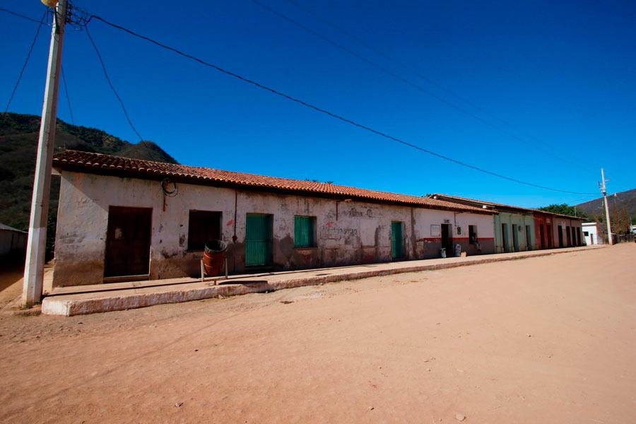 $!En el abandono luce el pueblo de San José de Gracia, del cual han salido decenas de familias a causa de la inseguridad, que se desató después de 2012.