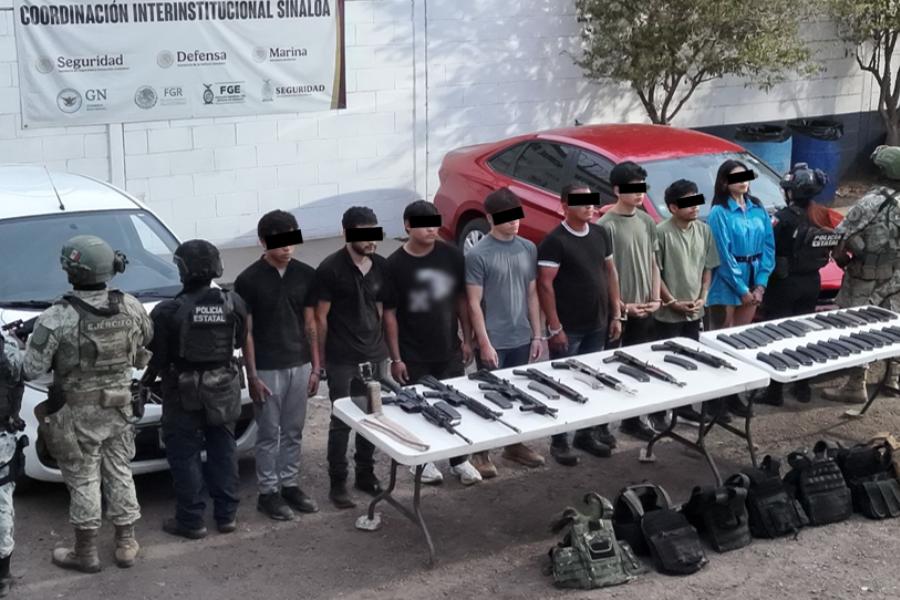 $!Detienen a dos menores y una mujer tras operativos en Culiacán