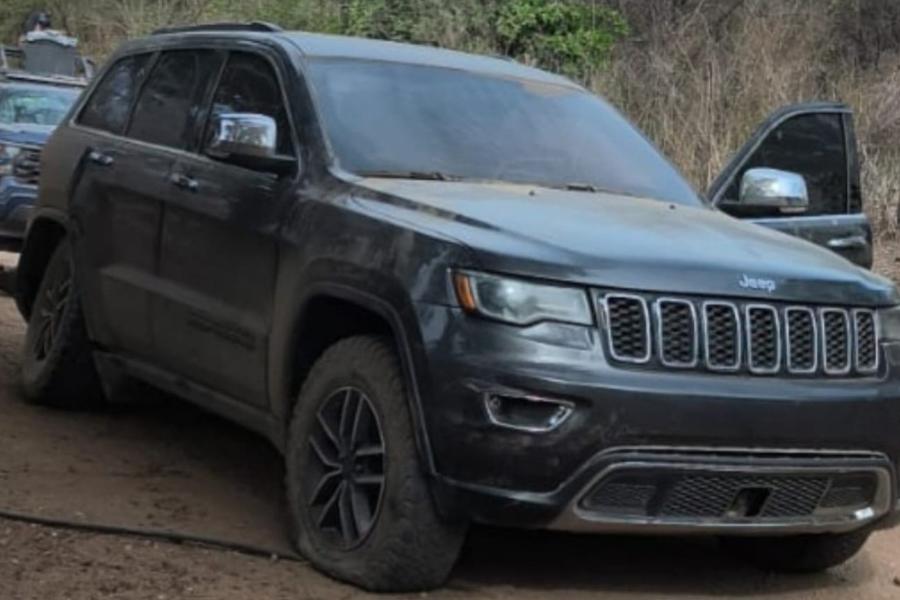 $!Aseguran arsenal y vehículos en zona rural de Culiacán tras operativo en Sanalona