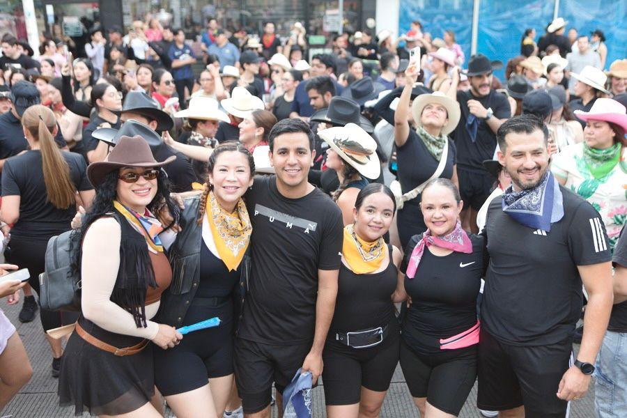 $!VaqueRun reúne a familias y jóvenes en una tarde de deporte, música y diversión en Culiacán