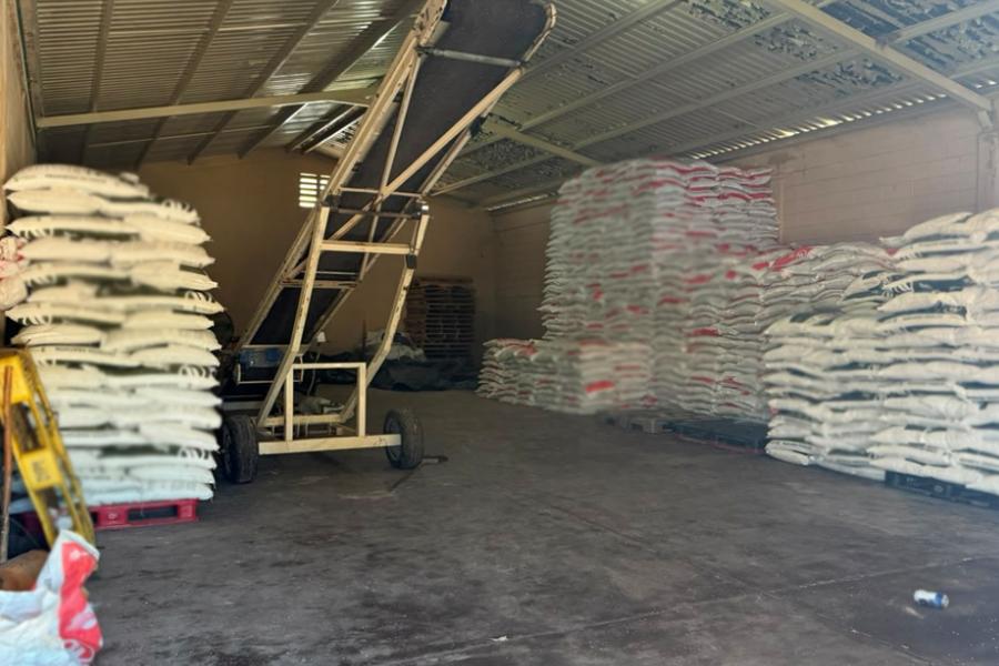 $!Cateo en Los Mochis deja un detenido y aseguramiento de 24 mil litros de metanfetamina líquida