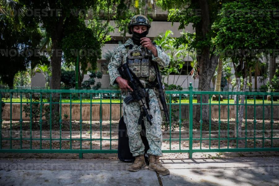 $!“Murciélagos” despliegan operativo en Palacio de Gobierno tras regreso de Rocha Moya
