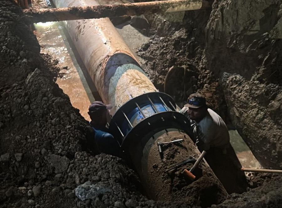 $!Repara Jumapam falla que originó mega fuga de agua en la zona norte de Mazatlán