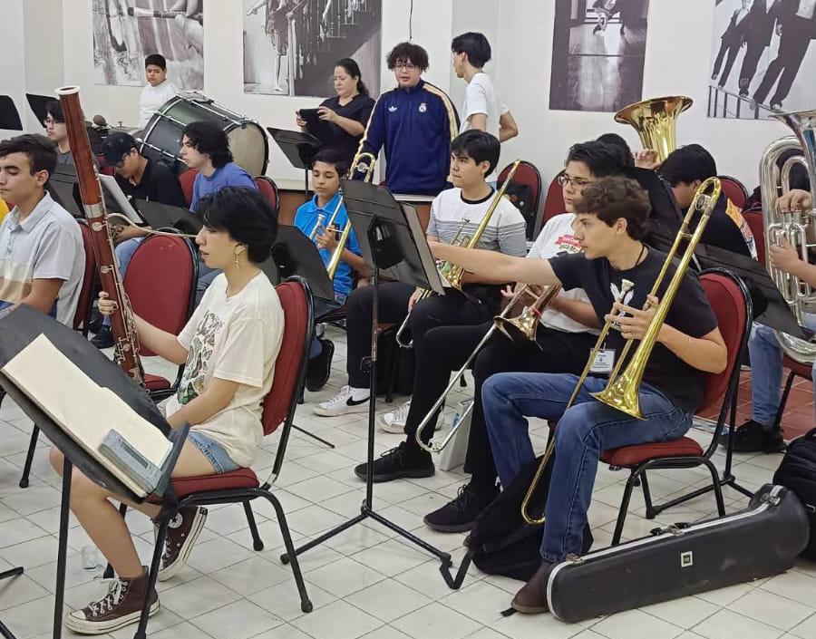 $!Jesús Carlos y su viaje de 12 años como alumno fundador de la Orquesta Sinfónica Infantil y Juvenil Raíces de Plata de El Rosario