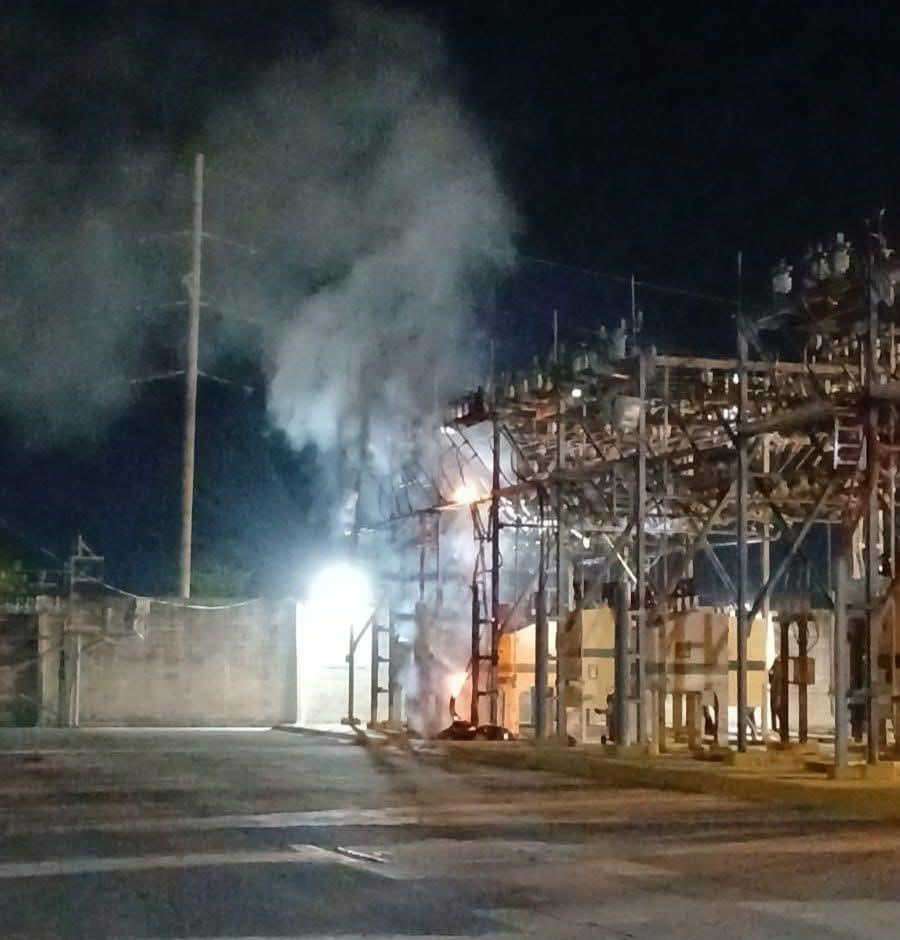 $!Incendio en subestación deja sin luz a colonias del oriente de Mazatlán