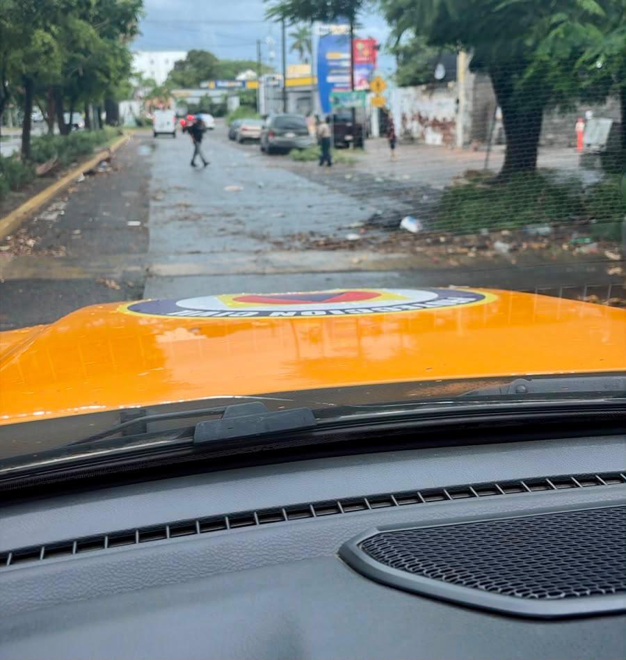 $!Atienden 74 reportes en 24 colonias y activaron cierres preventivos en avenidas de Mazatlán para salvaguardar a la población tras las lluvias