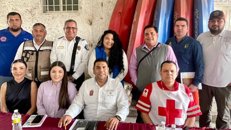 Representantes de diferentes agrupaciones participan en la reunión para definir el operativo de seguridad de Semana Santa.